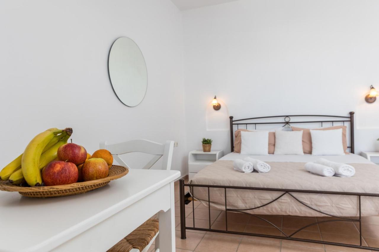 Aqua Naxos Apartments & Suites Agios Prokopios  Exteriör bild